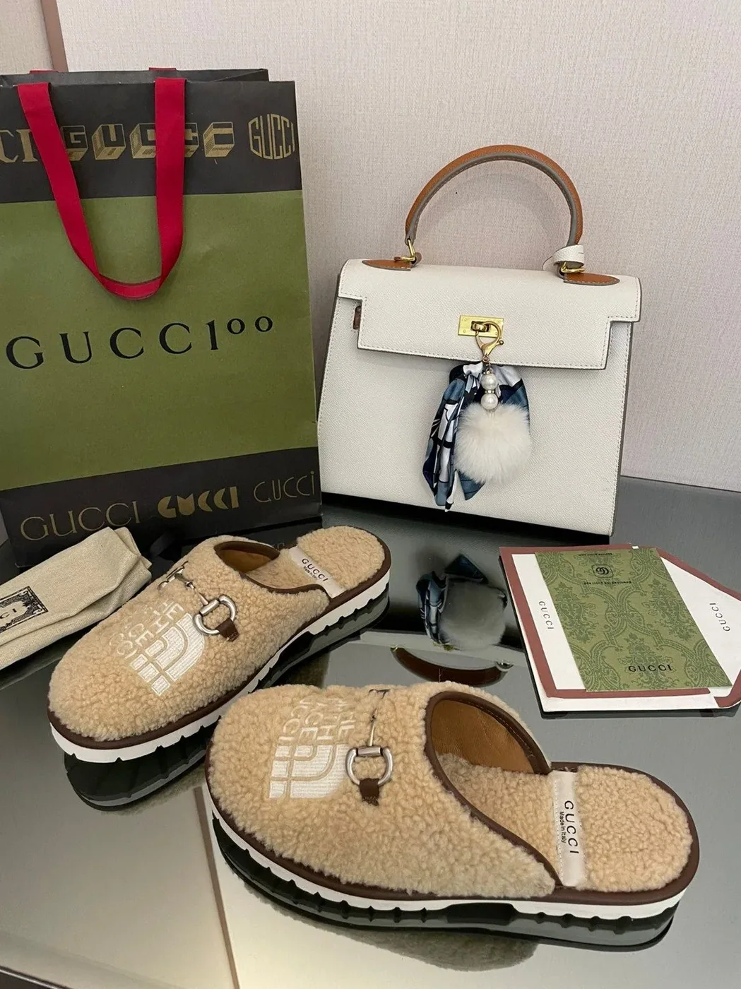 Gucci x The North Face Slippers Beige DEB70 Gucci x The North Face Slippers Beige DEB70