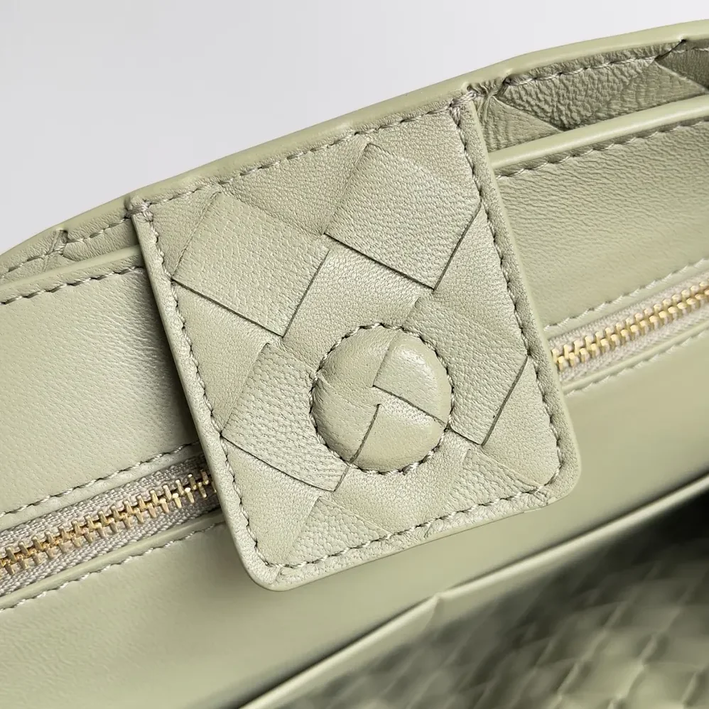 Bottega Veneta Medium Andiamo in Supple Intrecciato Leather for Women in Travertine