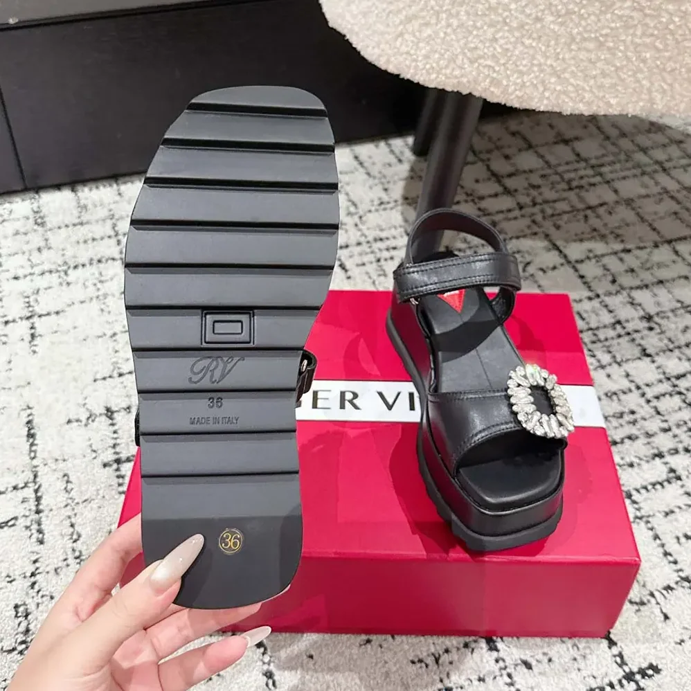 Roger Vivier Slidy Viv' Wedge Sandals in Leather for Women in Black Roger Vivier Slidy Viv' Wedge Sandals in Leather for Women in Black