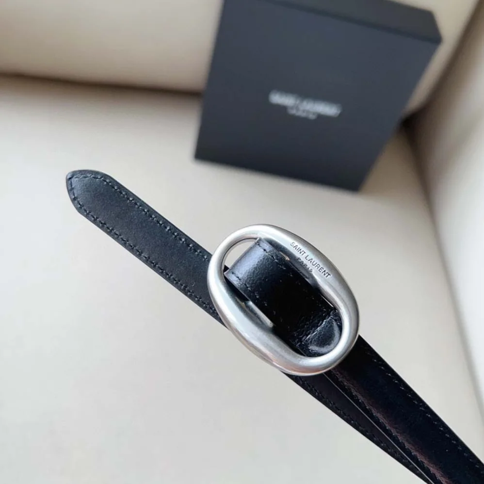 Saint Laurent YSL Oval Buckle Thin Belt in Smooth Leather for Women