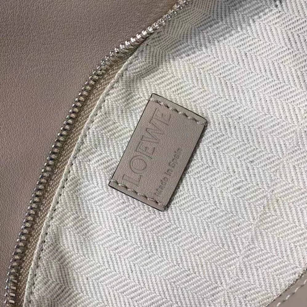 Loewe Puzzle Bag in Classic Calfskin for Women in White Loewe Puzzle Bag in Classic Calfskin for Women in White