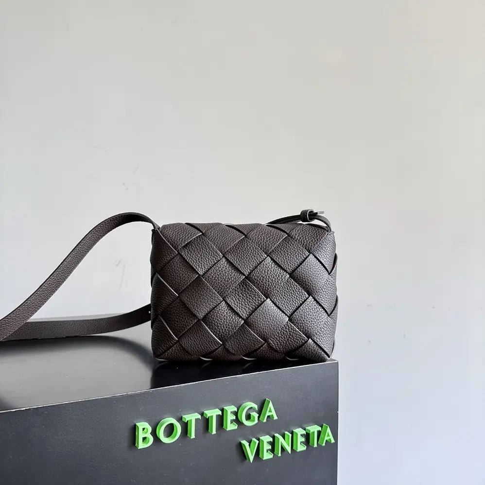 Bottega Veneta Diago for Unisex in Bordeaux