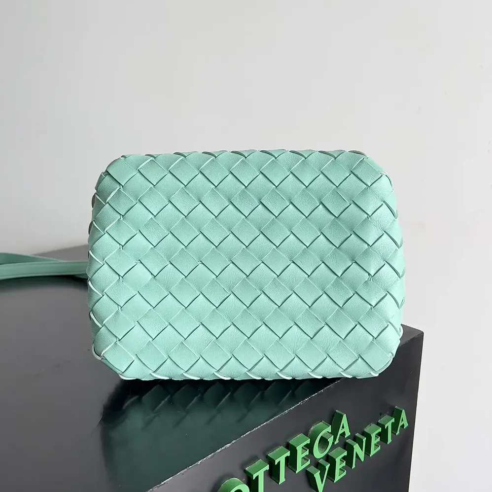 Bottega Veneta Small Andiamo Parachute for Women in Green oasis
