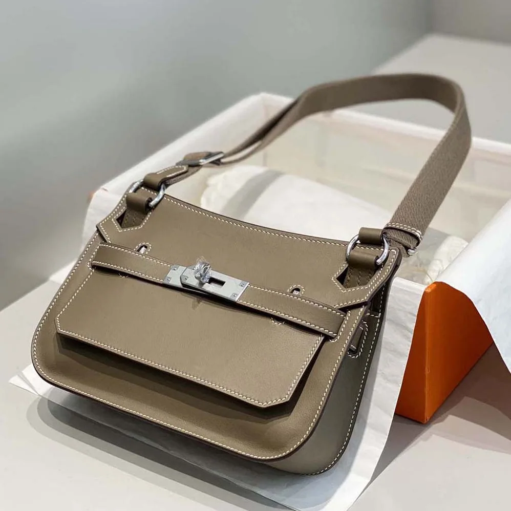 Hermes Jyspiere in Evercolor Leather for Women in Gray Hermes Jyspiere in Evercolor Leather for Women in Gray