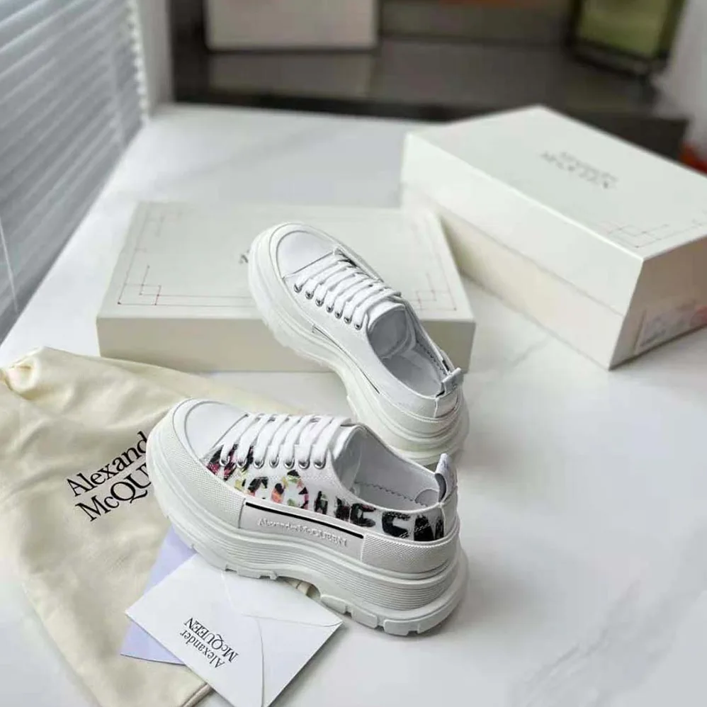 Alexander Mcqueen Tread Slick Lace for Unisex in up in White Alexander Mcqueen Tread Slick Lace for Unisex in up in White