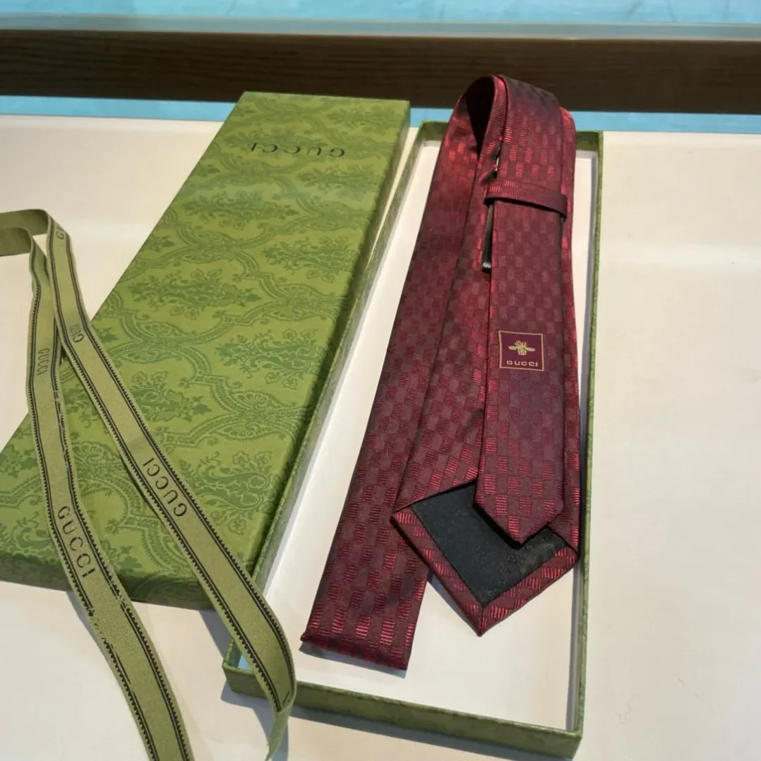 Gucci Geometric Pattern Silk Tie Red Gucci Geometric Pattern Silk Tie Red