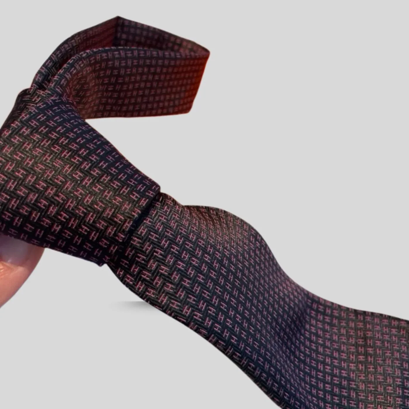 Hermes Elegent Burgundy Silk Tie