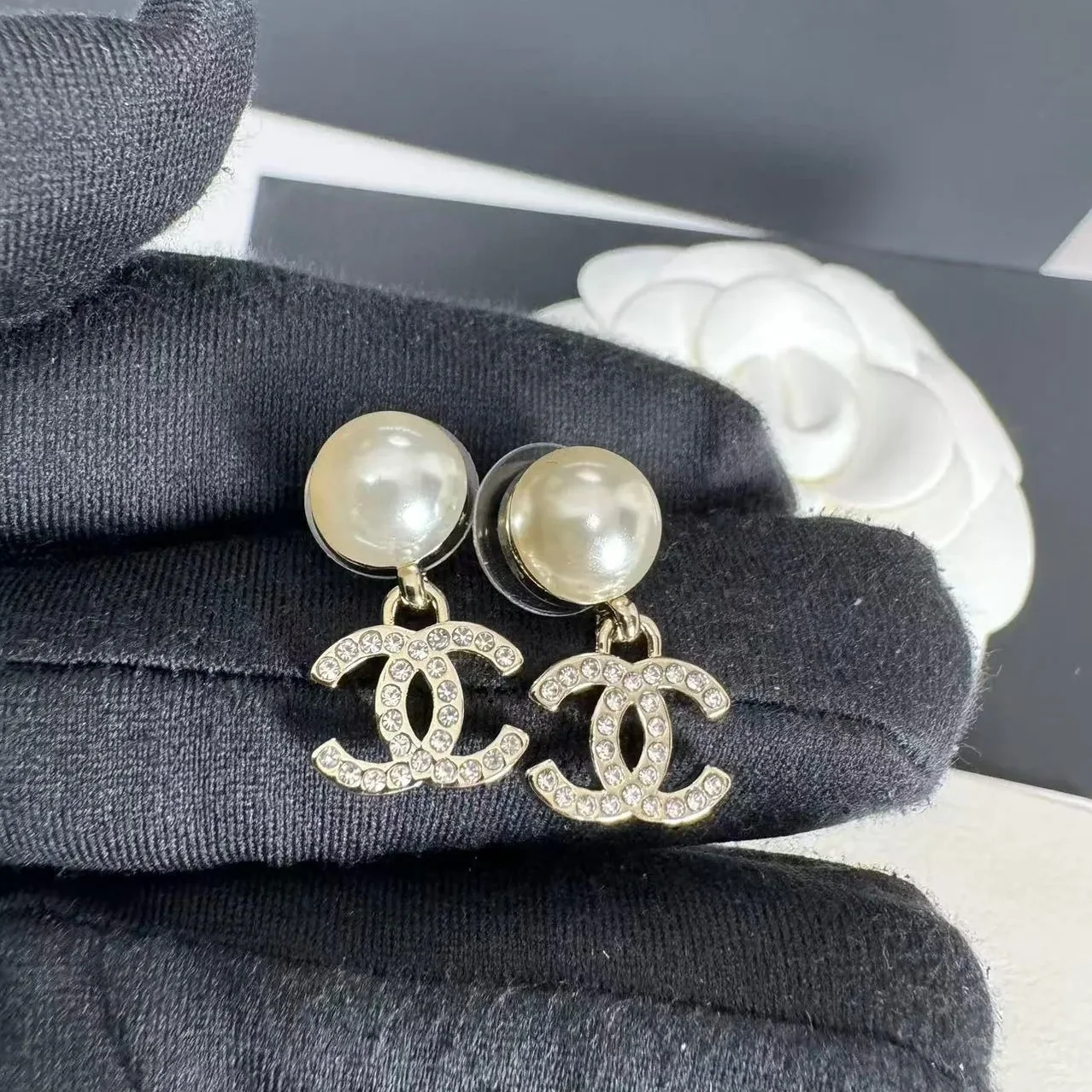 Chanel CC Earrings Gold Hardware Chanel CC Earrings Gold Hardware