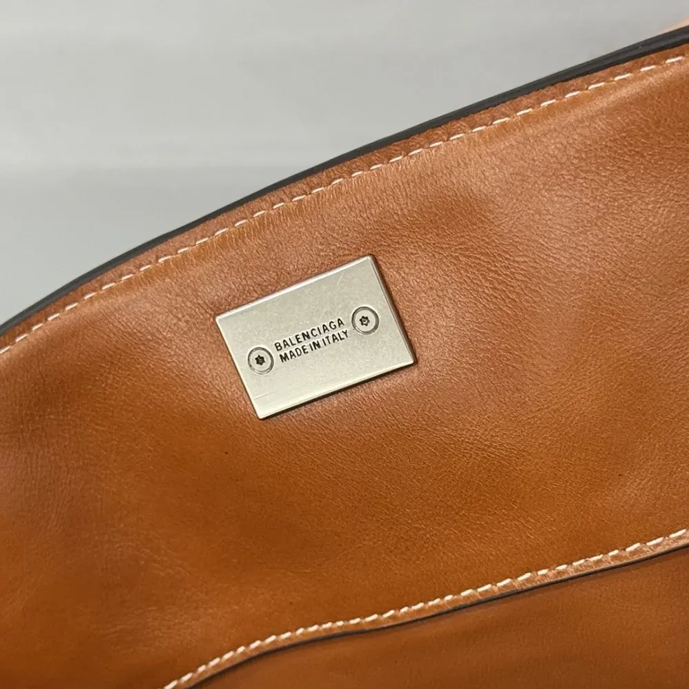 Balenciaga Rodeo Handbag Medium in Tan Cowboy Vegetable Tanned Lambskin Aged for Women in silver Hardware