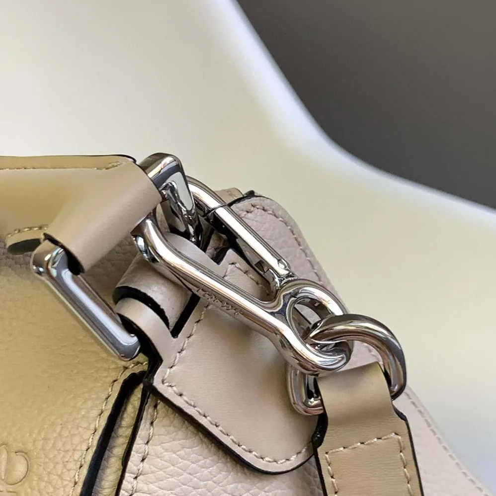Loewe Puzzle Small Bag in Classic Calf Leather for Women in Beige Loewe Puzzle Small Bag in Classic Calf Leather for Women in Beige