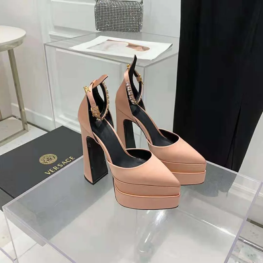 Versace Medusa Aevitas Platform Pumps in 15.5cm Heel Hight for Women in Pink