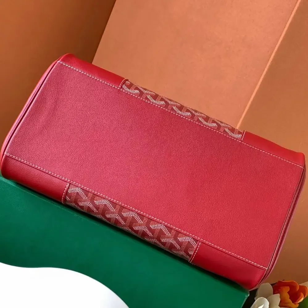 Goyard Saïgon Tote Bag for Women in Red Goyard Saïgon Tote Bag for Women in Red