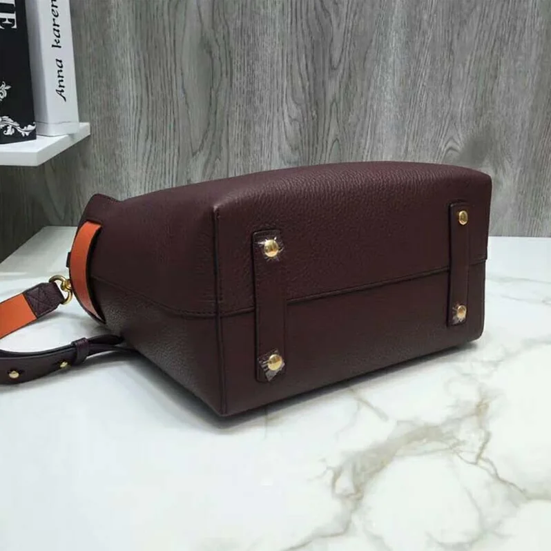 Burberry The Medium Leather Belt Bag for Women in Maroon