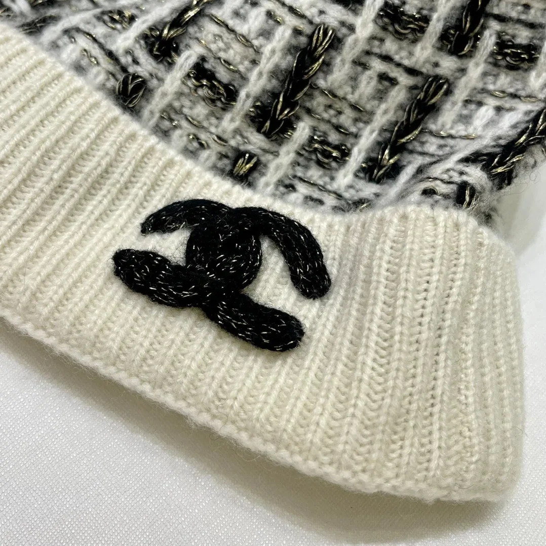 Chanel Monochrome Winter Knit Set Hat, Scarf And Gloves Black & White Chanel Monochrome Winter Knit Set Hat, Scarf And Gloves Black & White