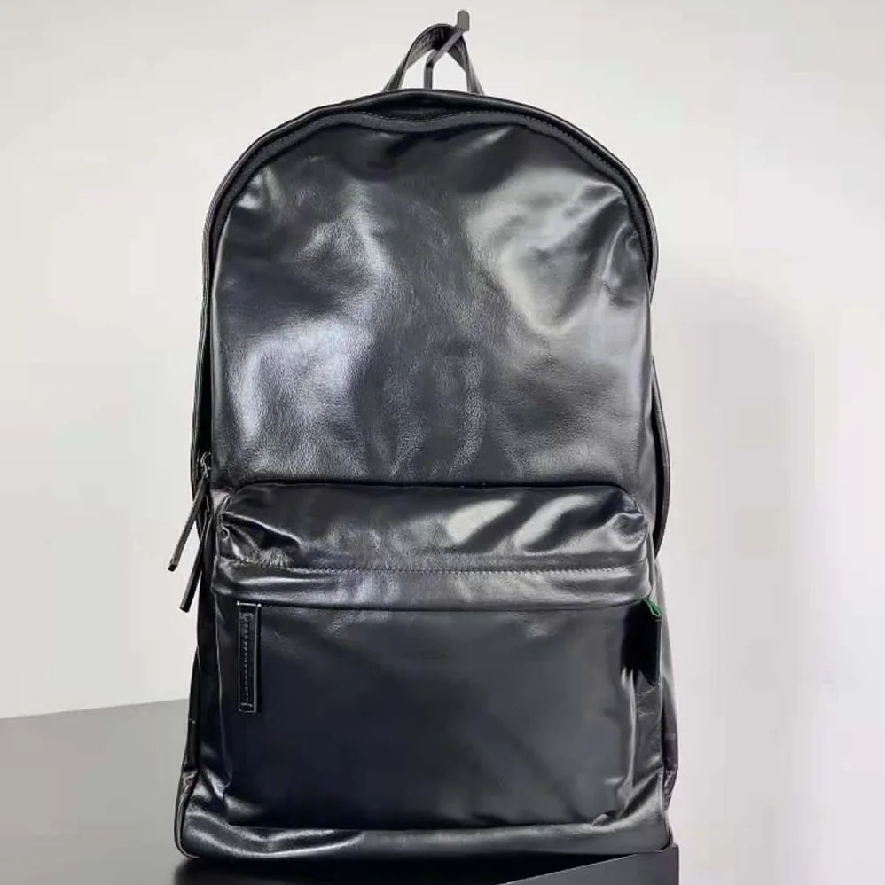 Bottega Veneta Medium Archetype Backpack Crafted from Supple Lambskin Leather for Men in Black