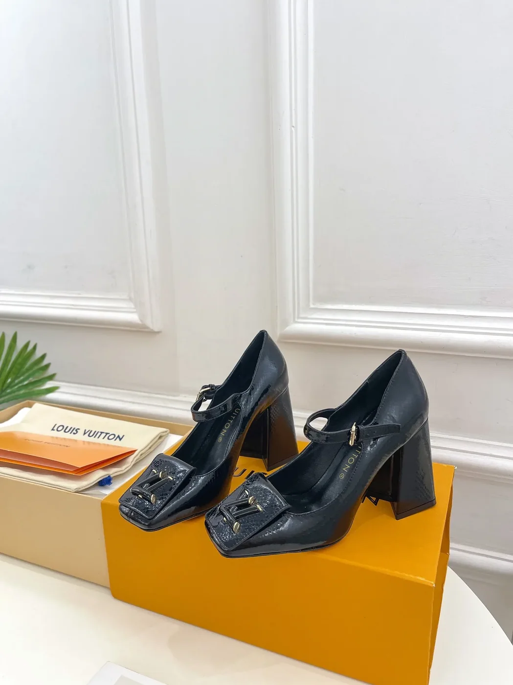 Louis Vuitton Pump Black / 1AACFK Louis Vuitton Pump Black / 1AACFK