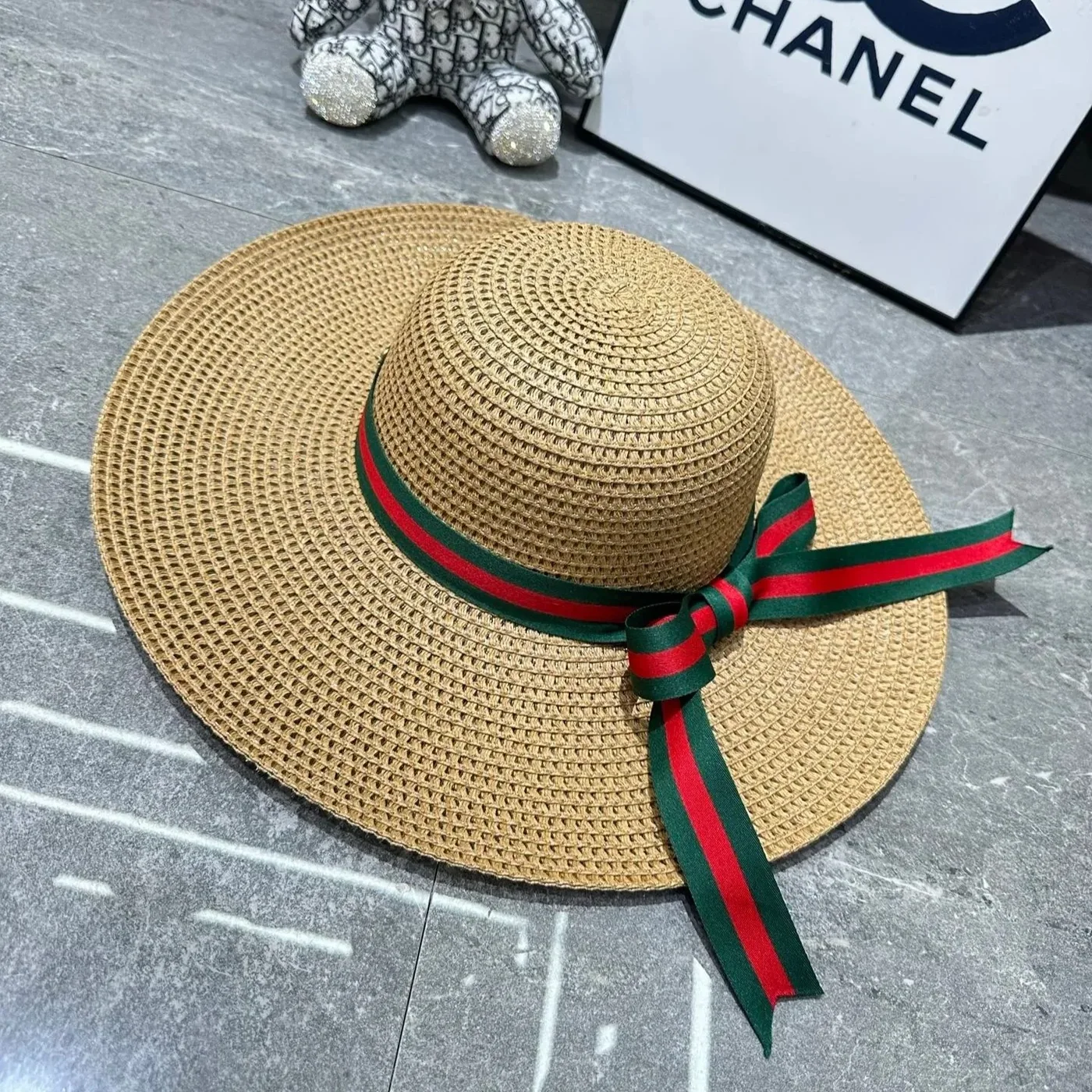 Gucci Ribbon Band Straw Fedora Hat Beige Straw Gucci Ribbon Band Straw Fedora Hat Beige Straw