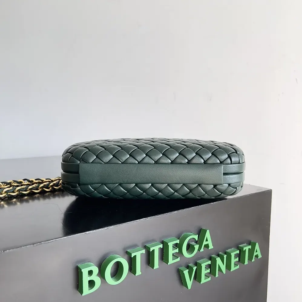 Bottega Veneta Knot Minaudière Clutch in Calfskin Leather for Women in Dark Green Bottega Veneta Knot Minaudière Clutch in Calfskin Leather for Women in Dark Green