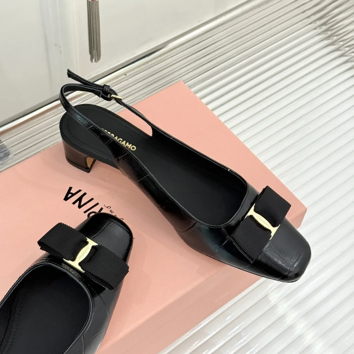 Ferragamo Varina Iconic Bow Slingback Black 01J702 Ferragamo Varina Iconic Bow Slingback Black 01J702