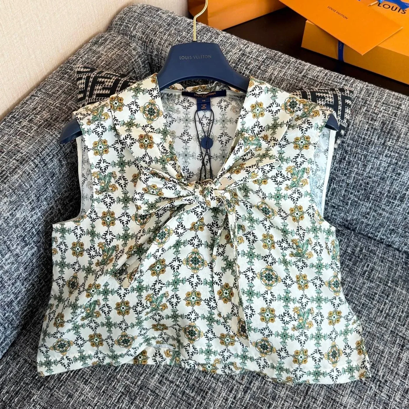 Louis Vuitton Cropped Nouveau Lavalliere Blouse Green in Beige