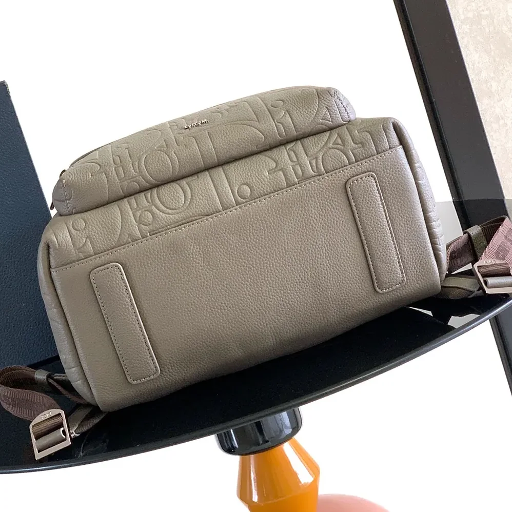 Dior Rider 2.0 Zipped Backpack Gray Dior Gravity Leather and Gray Grained Calfskin for Men Dior Rider 2.0 Zipped Backpack Gray Dior Gravity Leather and Gray Grained Calfskin for Men