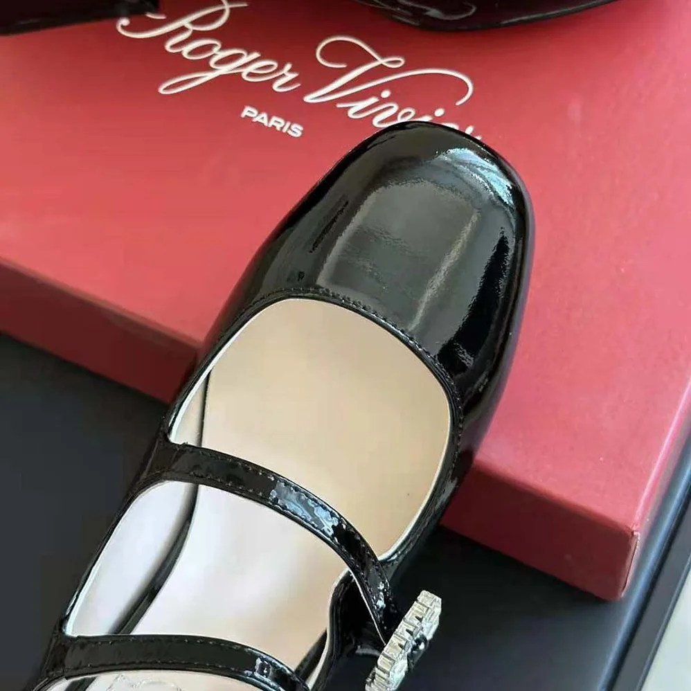 Roger Vivier Trés Vivier Strass Buckle Mini Babies Ballerinas in Patent Leather for Women Roger Vivier Trés Vivier Strass Buckle Mini Babies Ballerinas in Patent Leather for Women