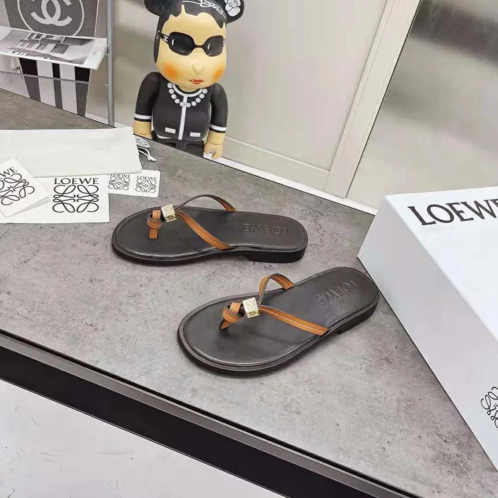 Loewe Dice Flip Flop in Calfskin for Women in Black Loewe Dice Flip Flop in Calfskin for Women in Black