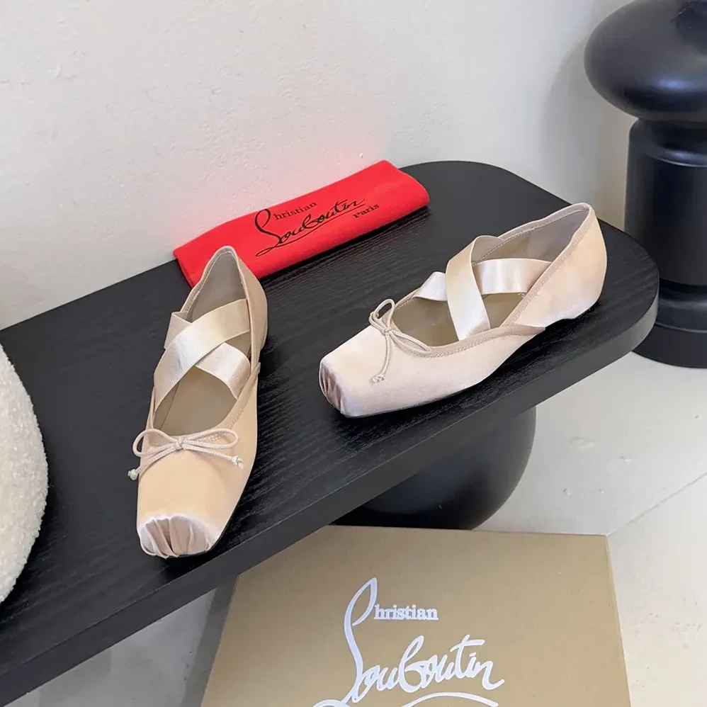 Christian Louboutin Cassiasticina Ballerinas Crepe Satin for Women in Pink Christian Louboutin Cassiasticina Ballerinas Crepe Satin for Women in Pink