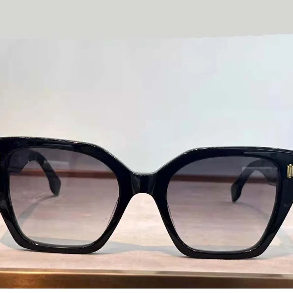 Fendi Fendi Bold Low Bridge Fit Black Acetate Sunglasses for Unisex Fendi Fendi Bold Low Bridge Fit Black Acetate Sunglasses for Unisex