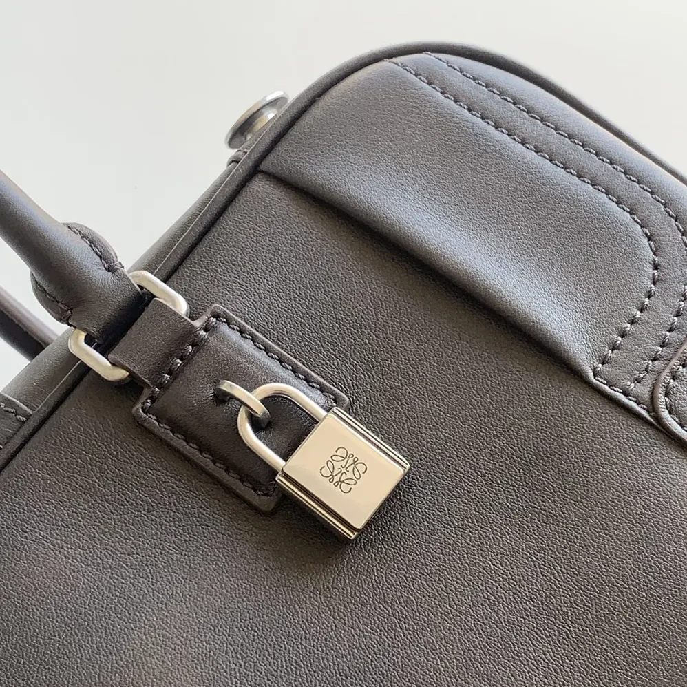 Loewe Panta Amazona 31 Cropped Bag in Shiny Calfskin for Unisex Loewe Panta Amazona 31 Cropped Bag in Shiny Calfskin for Unisex