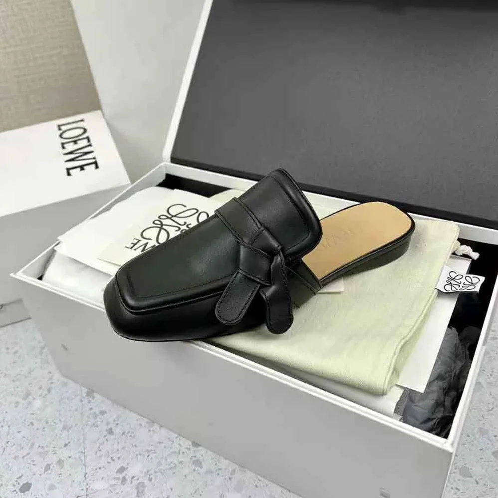 Loewe Gate Flat Mule in Calfskin for Women in Black Loewe Gate Flat Mule in Calfskin for Women in Black
