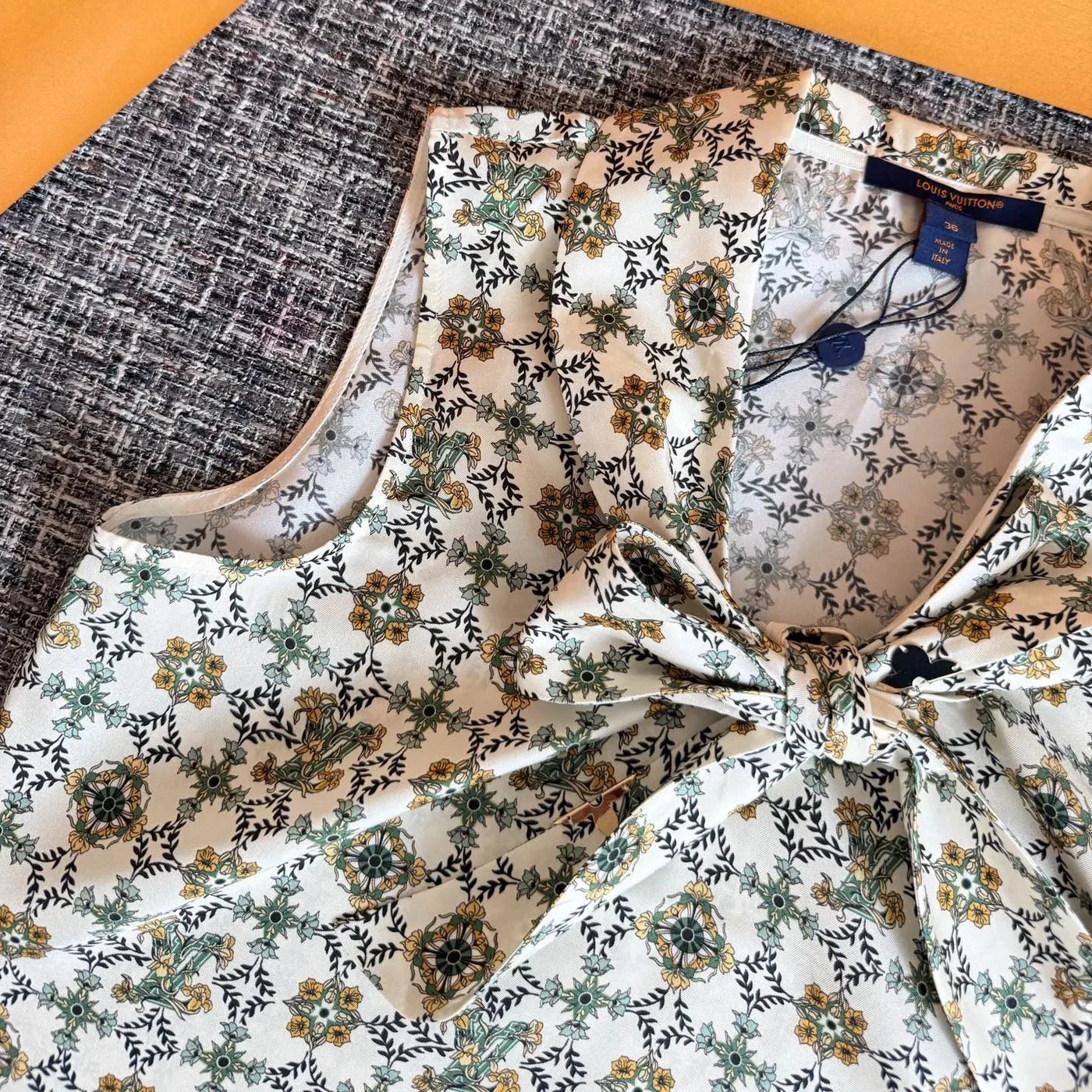 Louis Vuitton Cropped Nouveau Lavalliere Blouse Green in Beige