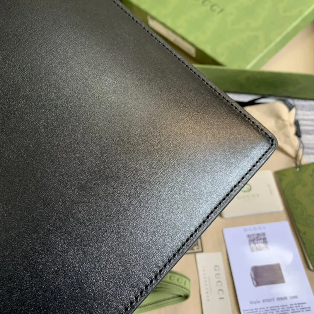 Gucci Marmont Pouch / Black Gold Toned Hardware GG Gucci Marmont Pouch / Black Gold Toned Hardware GG