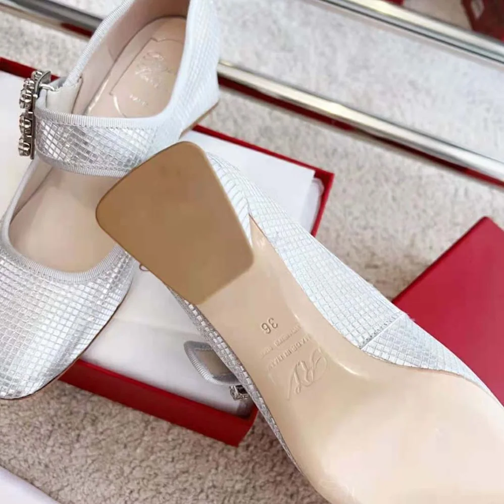 Roger Vivier Trés Vivier Strass Buckle Babies Pumps in Fabric for Women in Silver Roger Vivier Trés Vivier Strass Buckle Babies Pumps in Fabric for Women in Silver