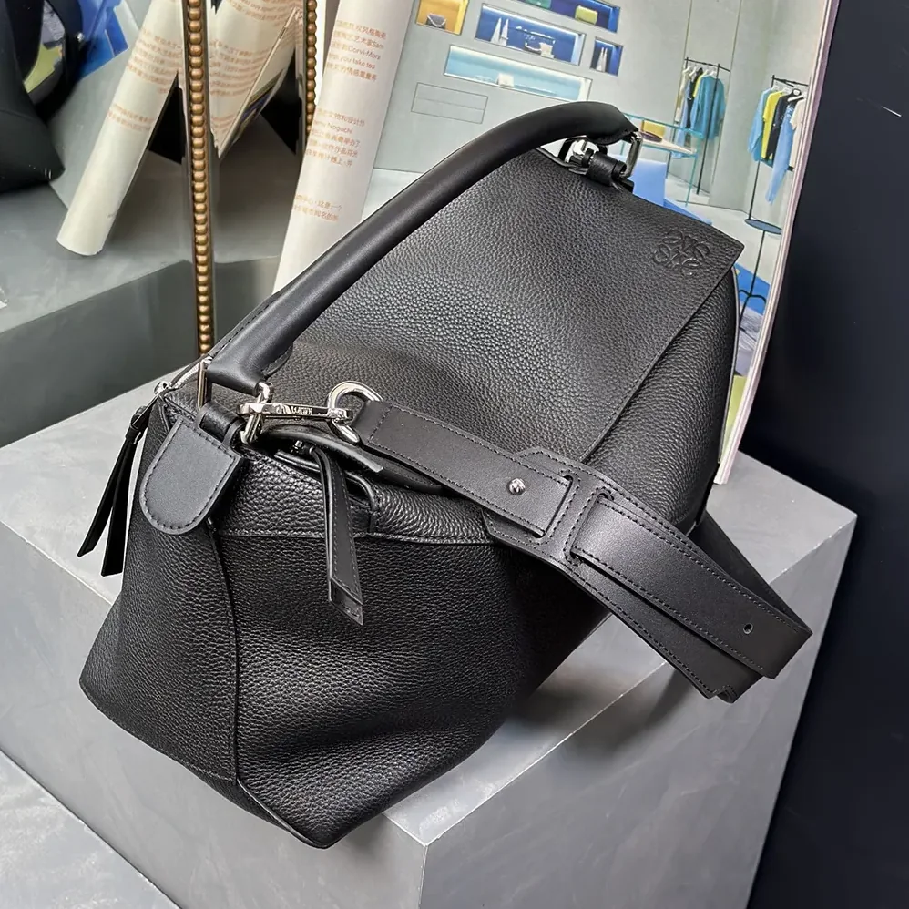 Loewe Large Puzzle Edge Bag in Grained Calfskin for Unisex in Black Loewe Large Puzzle Edge Bag in Grained Calfskin for Unisex in Black