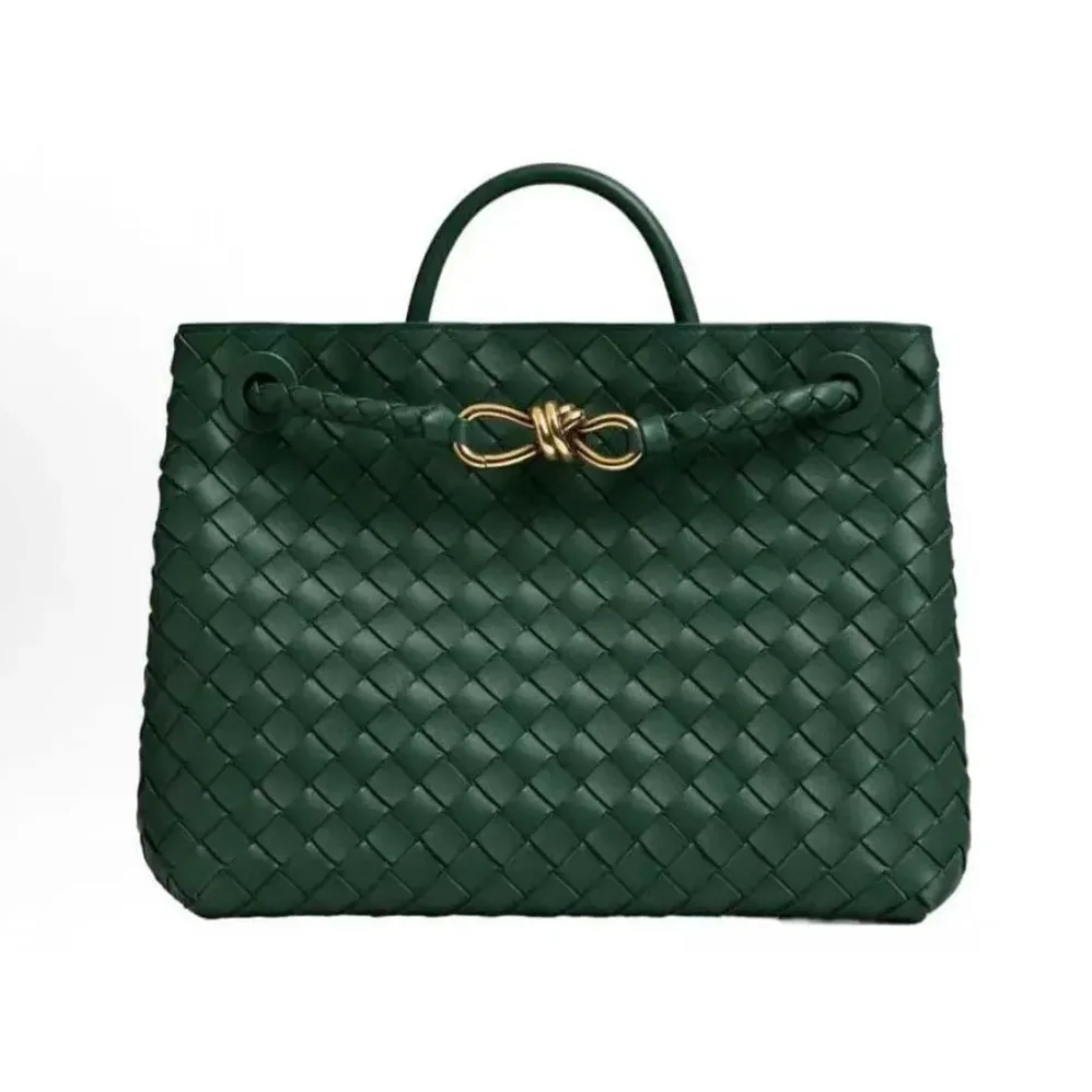 Bottega Veneta Medium Andiamo in Supple Intrecciato Leather for Women in Green
