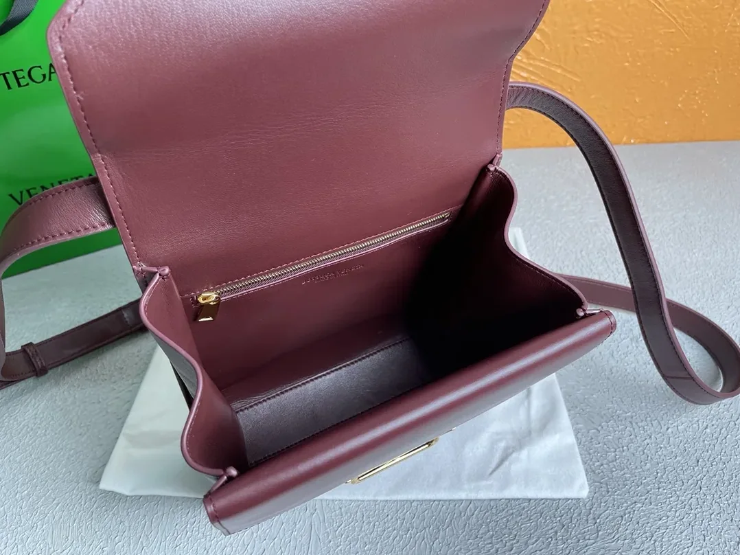 Bottega Veneta Clip Bag Purple