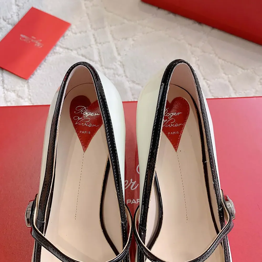 Roger Vivier Mary Jane Virgule 55 Mules in Patent Leather for Women in White Roger Vivier Mary Jane Virgule 55 Mules in Patent Leather for Women in White