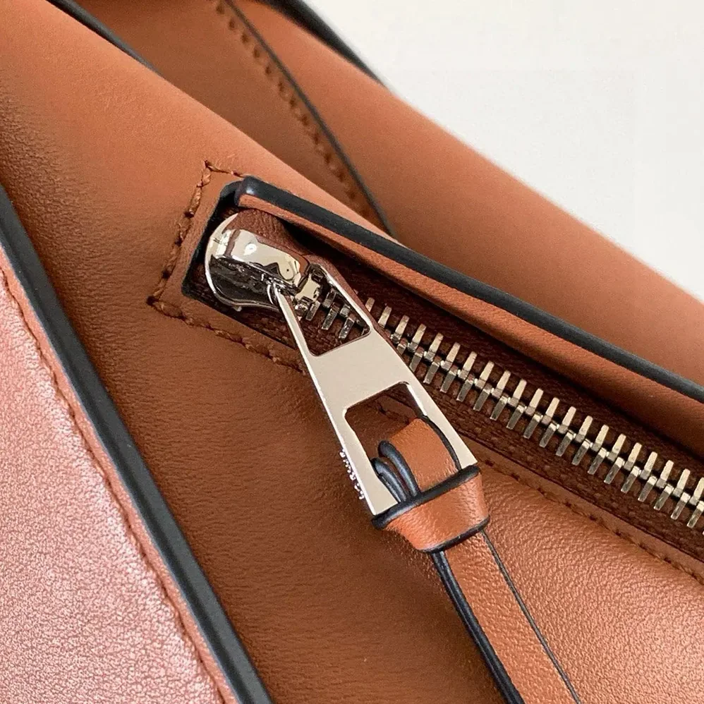 Loewe Compact Hammock Bag in in Classic Calfskin for Unisex in Tan Loewe Compact Hammock Bag in in Classic Calfskin for Unisex in Tan