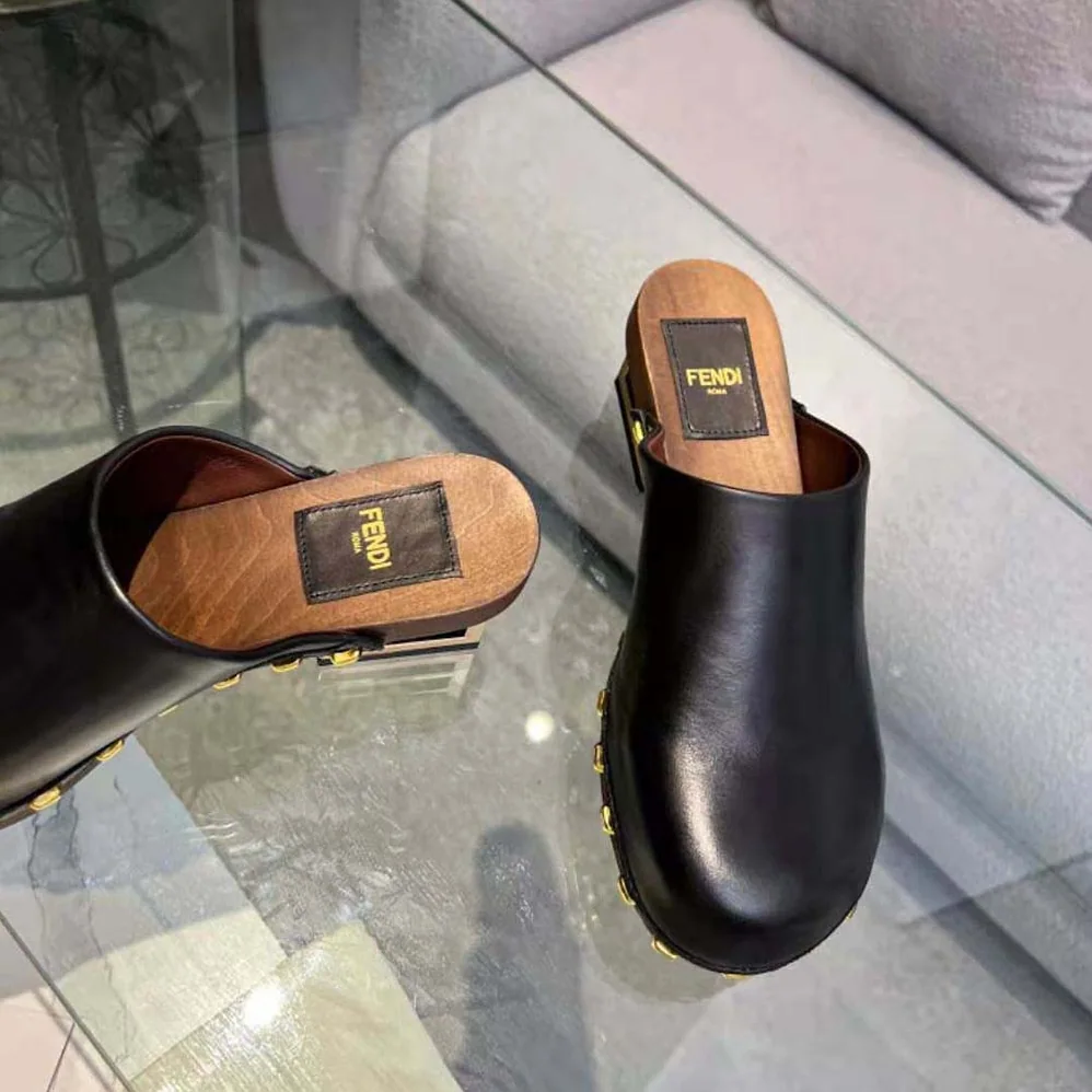 Fendi Baguette Show Black Leather Medium for Women in Heel Clogs