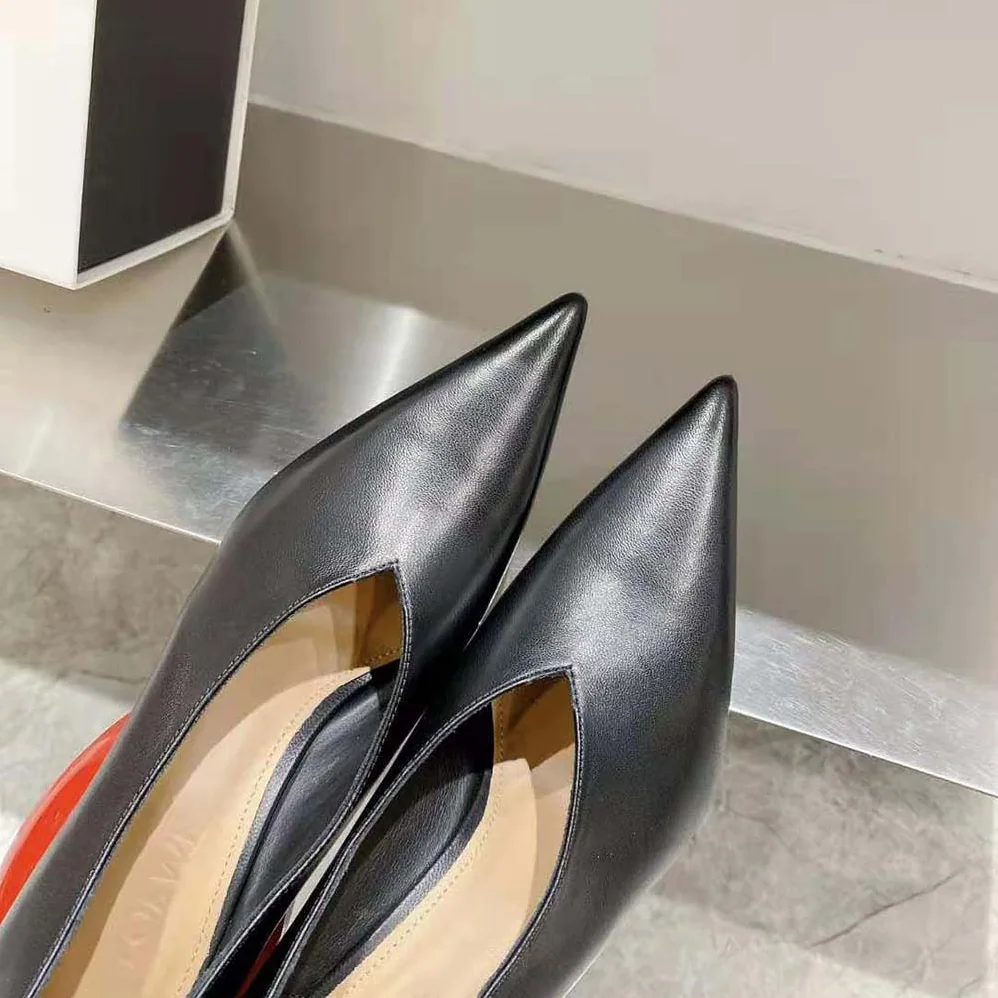 Loewe Balloon Pump in Calfskin for Women in Black Loewe Balloon Pump in Calfskin for Women in Black