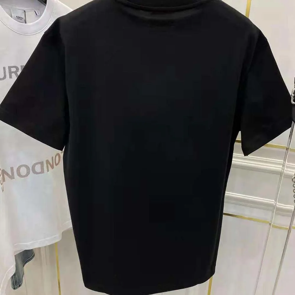 Burberry Horseferry Square Print Cotton T-shirt for Women in Black Burberry Horseferry Square Print Cotton T-shirt for Women in Black