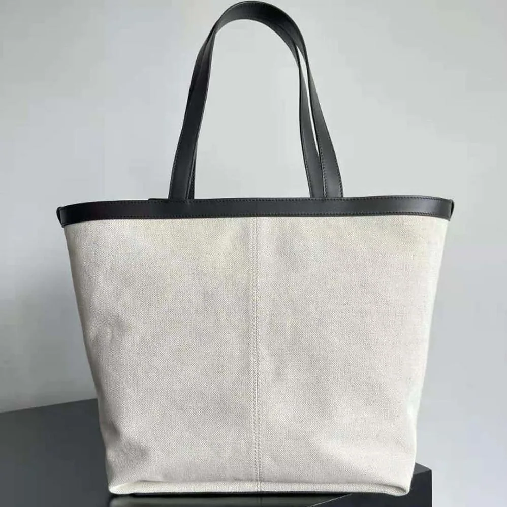 Bottega Veneta Medium Flip Flap in Intrecciato Leather for Women Bottega Veneta Medium Flip Flap in Intrecciato Leather for Women