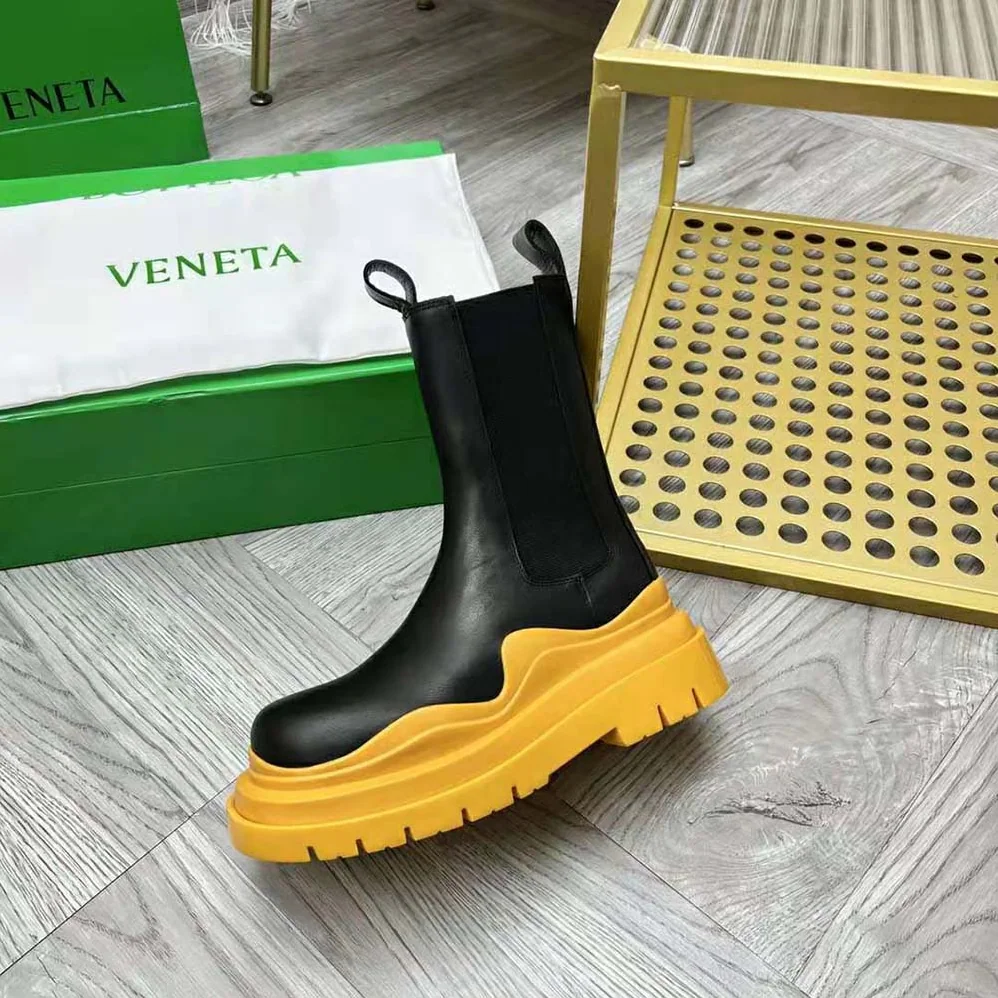 Bottega Veneta Tire Chelsea Boot in Vegetally-Tanned Leather for Unisex in Orange