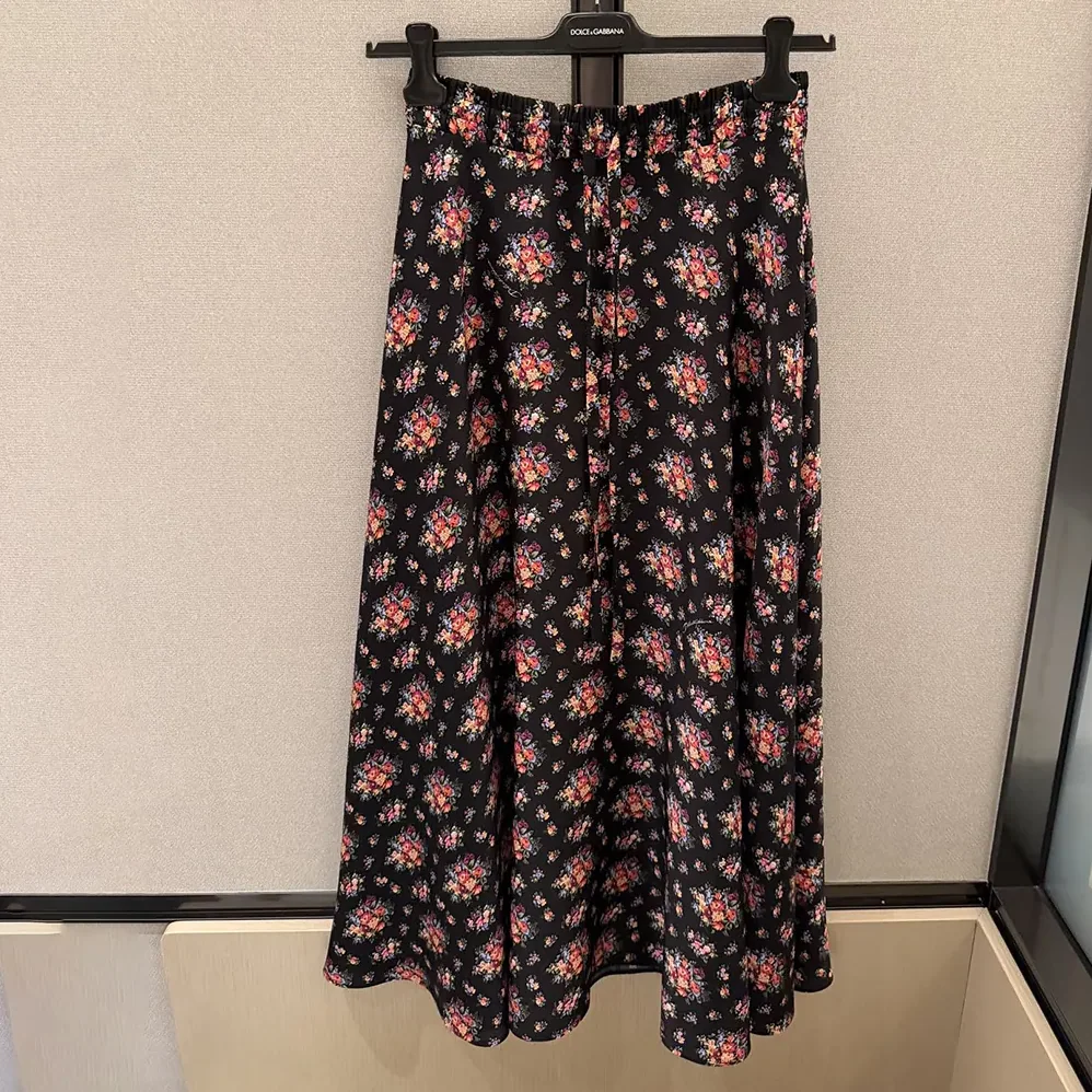 Dolce Gabbana D&G Floral for Women in Print Straight Skirt Dolce Gabbana D&G Floral for Women in Print Straight Skirt