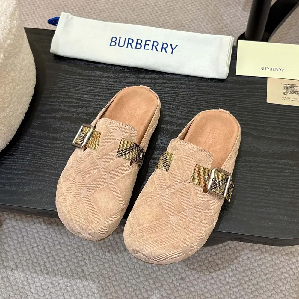 Burberry Check Denim Urchin Clogs for Unisex in Flora Pink Burberry Check Denim Urchin Clogs for Unisex in Flora Pink