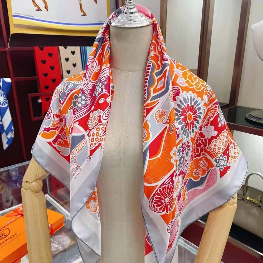 Hermes Bingata Shawl 140 in Cashmere and Silk with Hand-Rolled Edges for Women in Pink Hermes Bingata Shawl 140 in Cashmere and Silk with Hand-Rolled Edges for Women in Pink