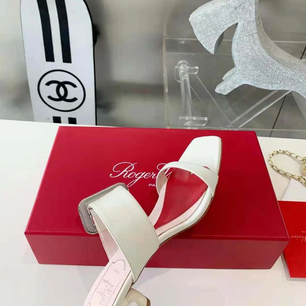 Roger Vivier Viv Choc Side Strass Buckle Mules in Leather for Women in White