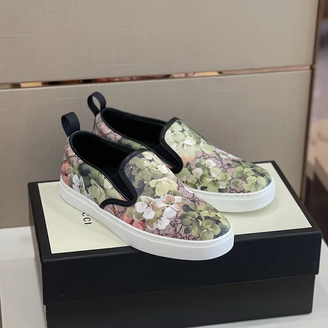 Gucci GG Supreme Slip for Men in On With Floral Green
