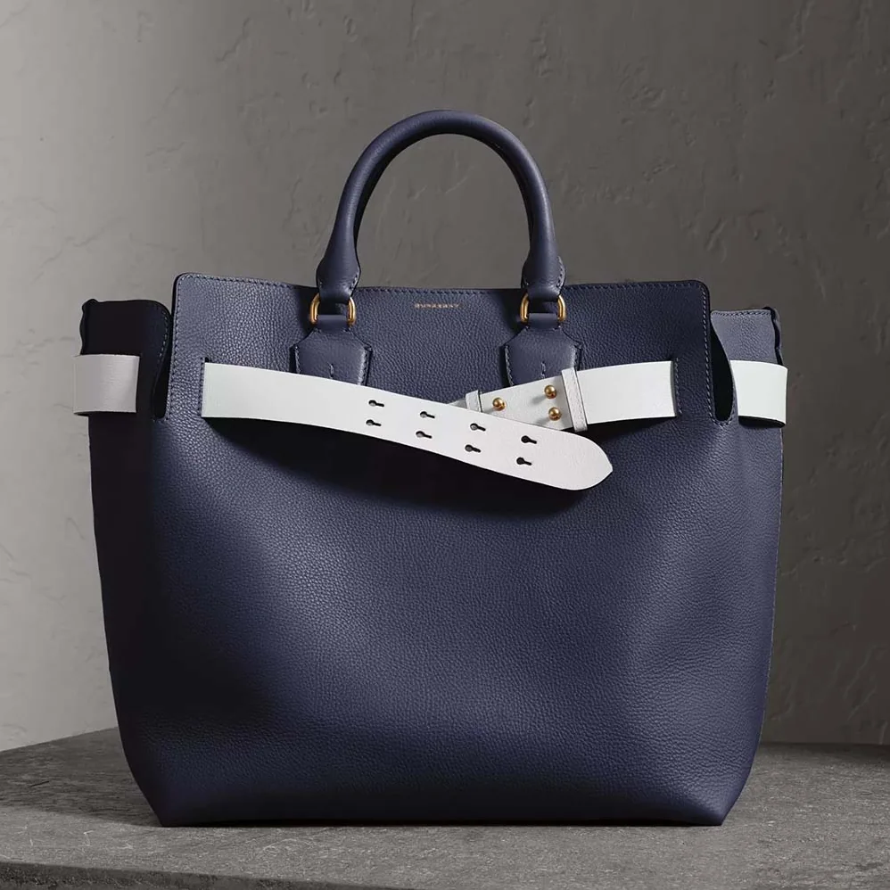 Burberry Large Leather Belt Bag for Women in Navy Burberry Large Leather Belt Bag for Women in Navy